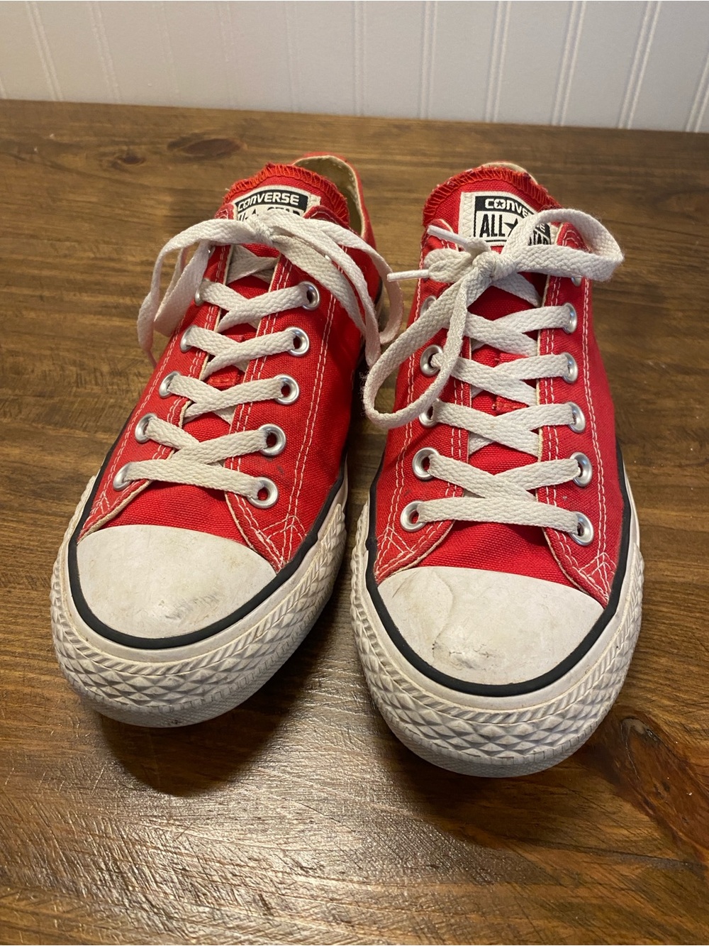 Converse All Star Chuck Taylors Low Top Sneakers - Red - size 9 women / 7 men
